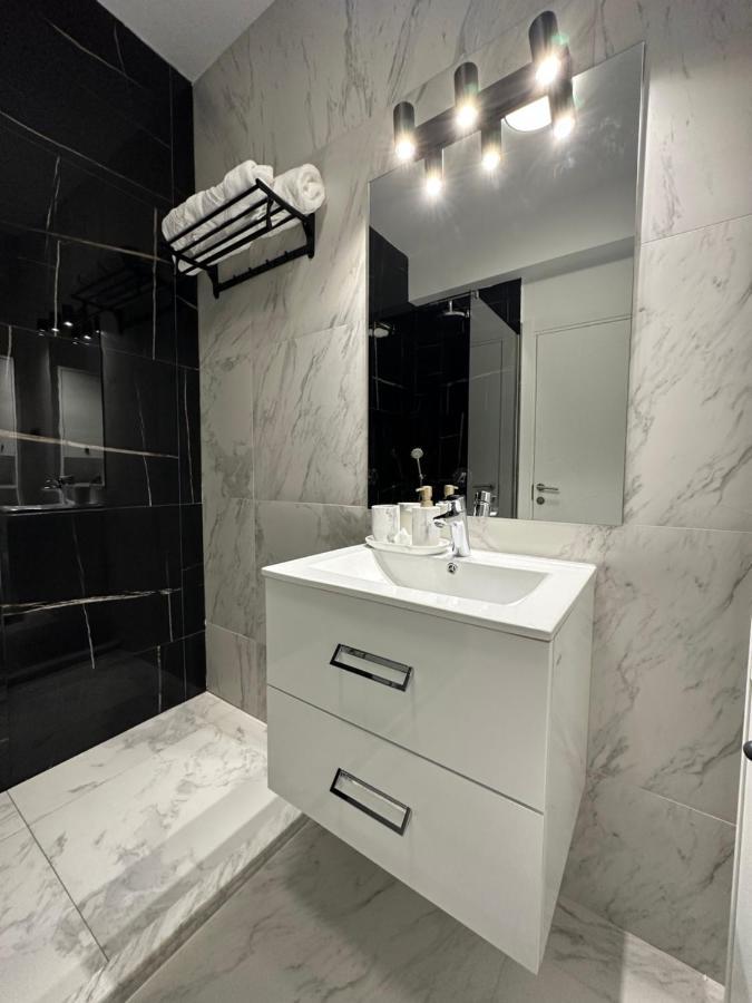 Studio303 By Allegio: Mamaia'S Seaside Luxury Near Finest Clubs & Beaches Bagian luar foto