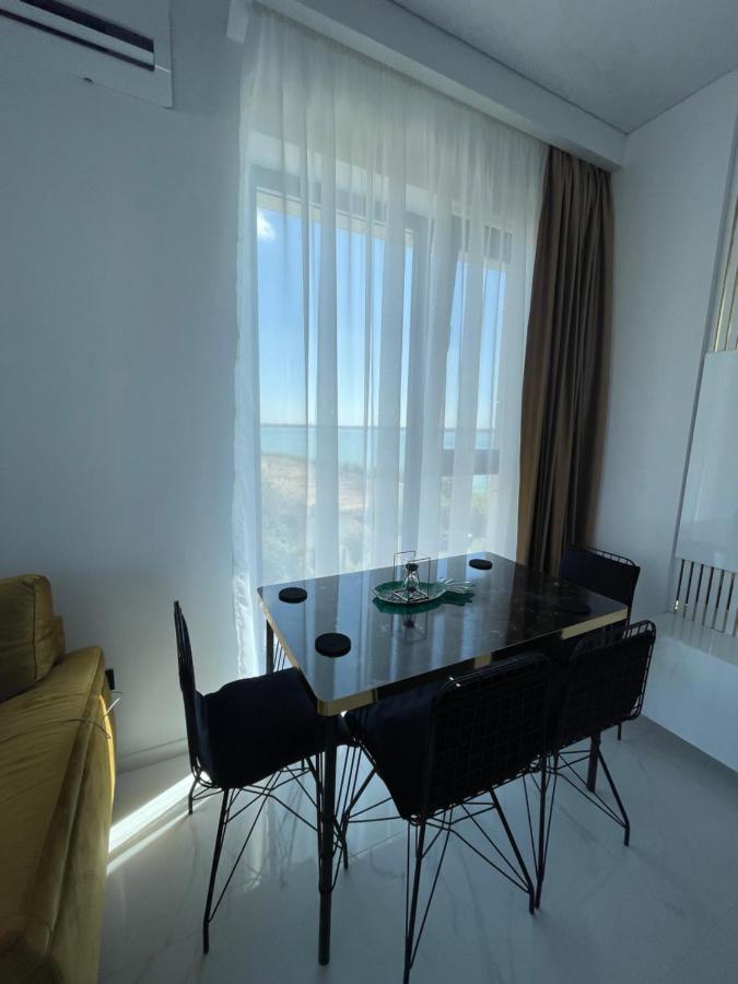 Studio303 By Allegio: Mamaia'S Seaside Luxury Near Finest Clubs & Beaches Bagian luar foto