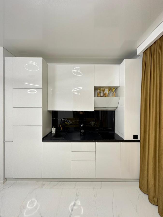 Studio303 By Allegio: Mamaia'S Seaside Luxury Near Finest Clubs & Beaches Bagian luar foto